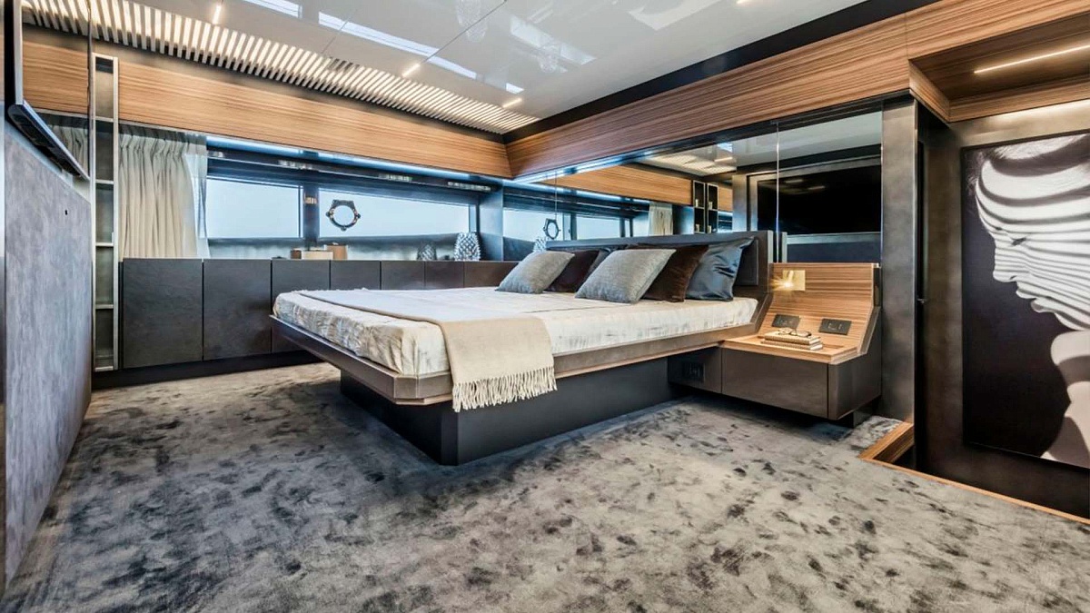 Аренда мегаяхты FERRETTI 920 Lady F в Сочи